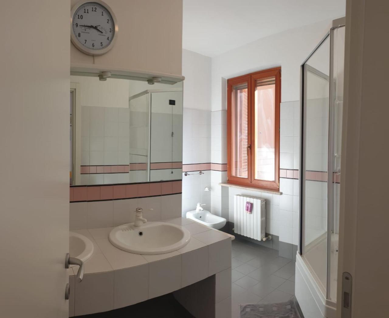 Aduepassi Bed & Breakfast Ascoli Piceno Bagian luar foto