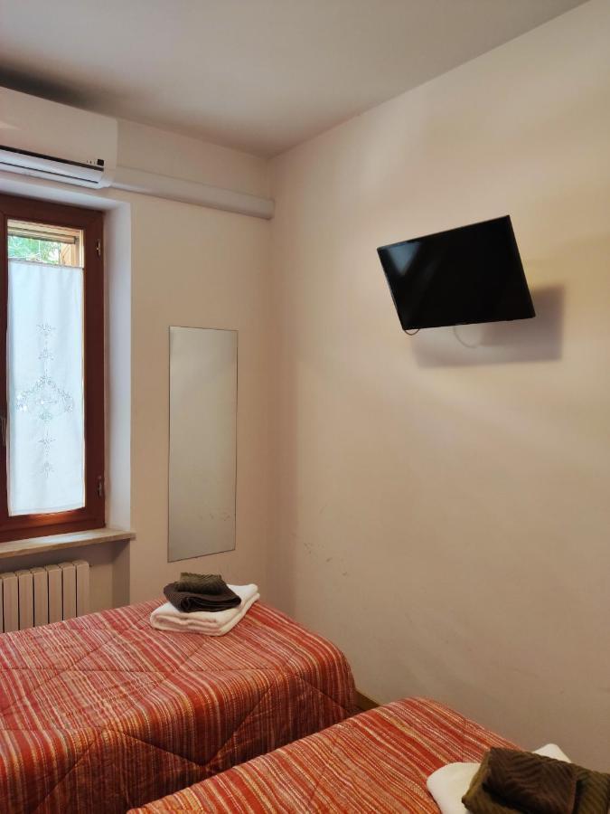 Aduepassi Bed & Breakfast Ascoli Piceno Bagian luar foto